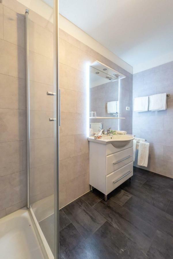 Отель Boardinghouse Burgpark Хюрт Экстерьер фото