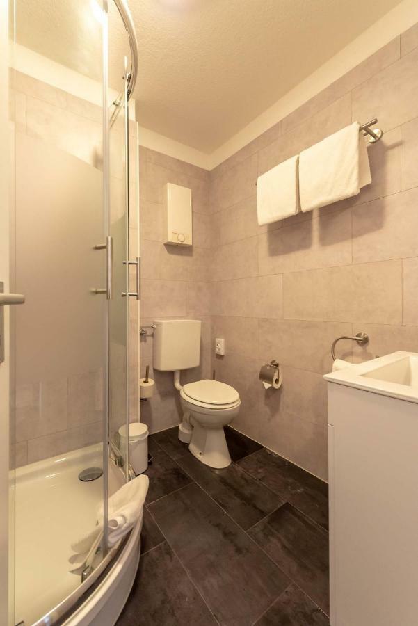Отель Boardinghouse Burgpark Хюрт Экстерьер фото