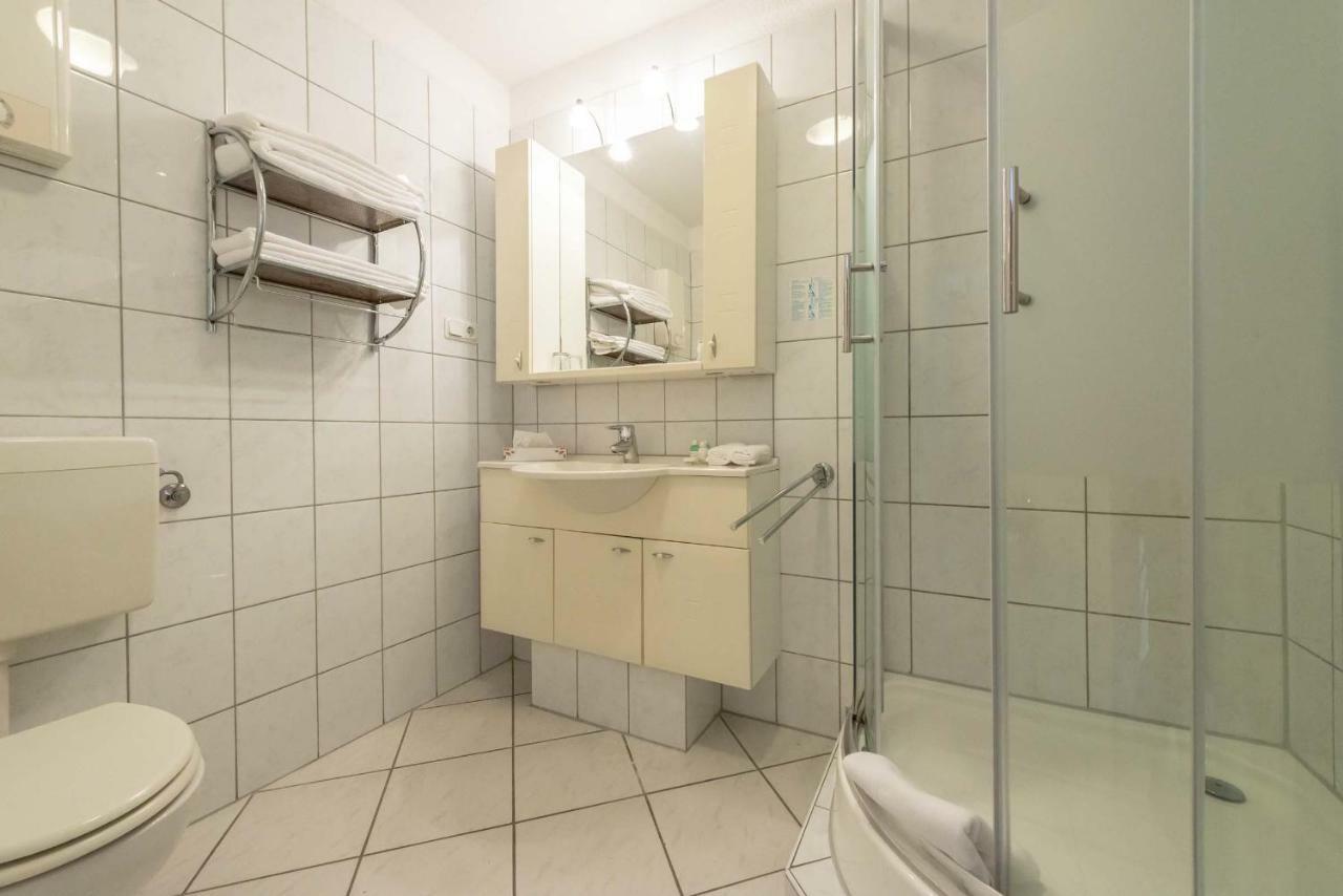 Отель Boardinghouse Burgpark Хюрт Экстерьер фото